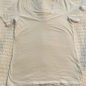 White v neck lululemon short sleeve shirt